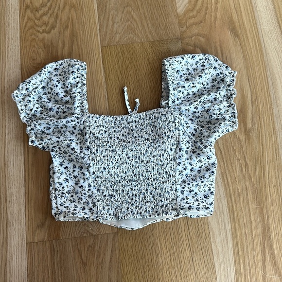 Cute crop blouse - Picture 2 of 3